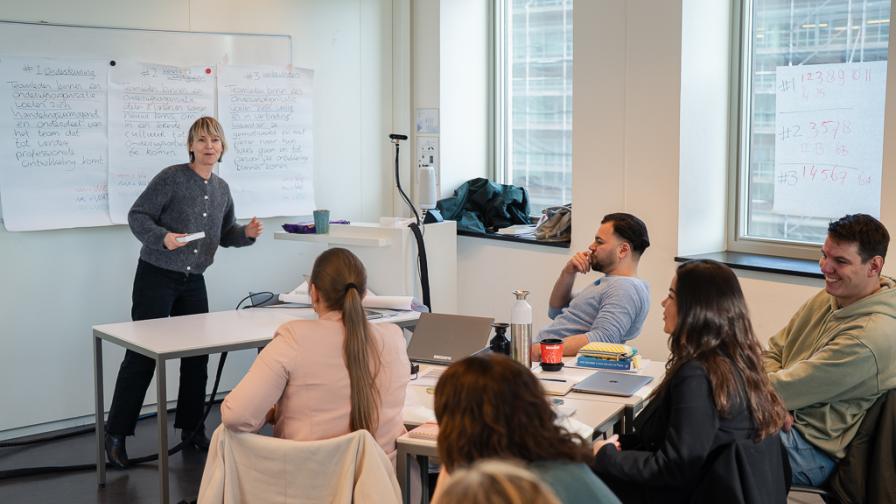 Studenten in een les van Master Professioneel Meesterschap