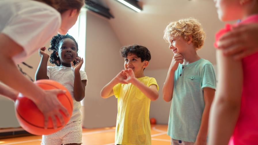 kinderen-en-gymjuf-balspel.jpg