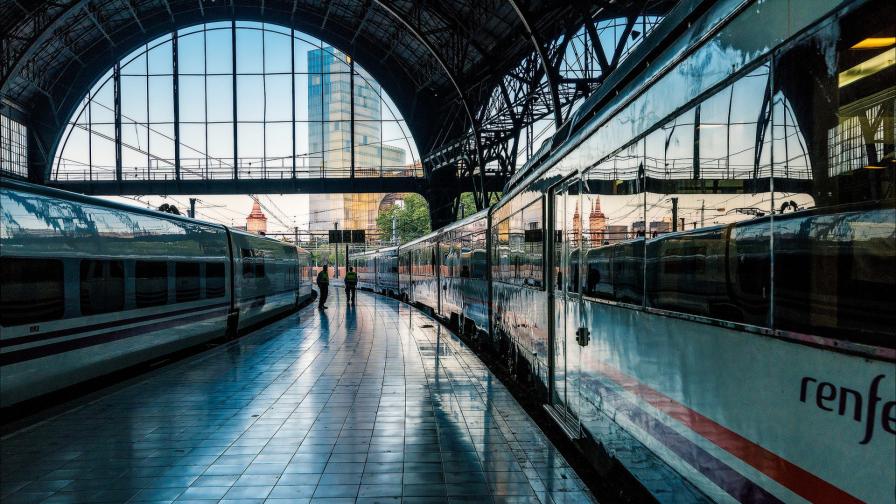 train-platform_barcelona_flickr_by-vitya-maly.jpg