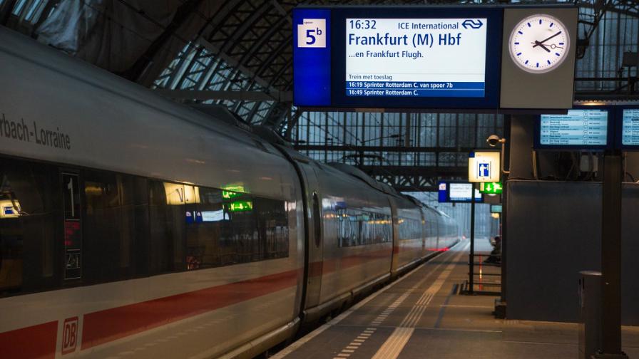 train_-amsterdam-centraal-station-ice-_-flickr_by-kevin-hackert.jpg