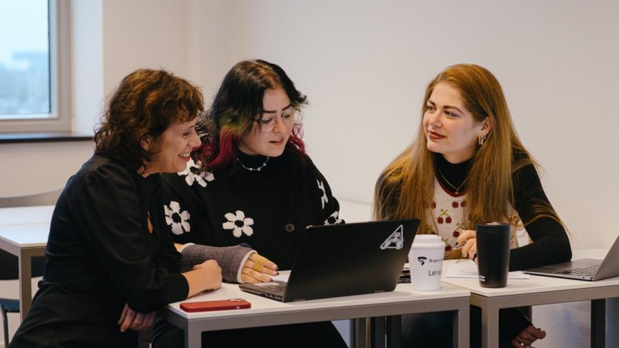 2025-mlren---iona-lou-en-docent-in-gesprek.jpg