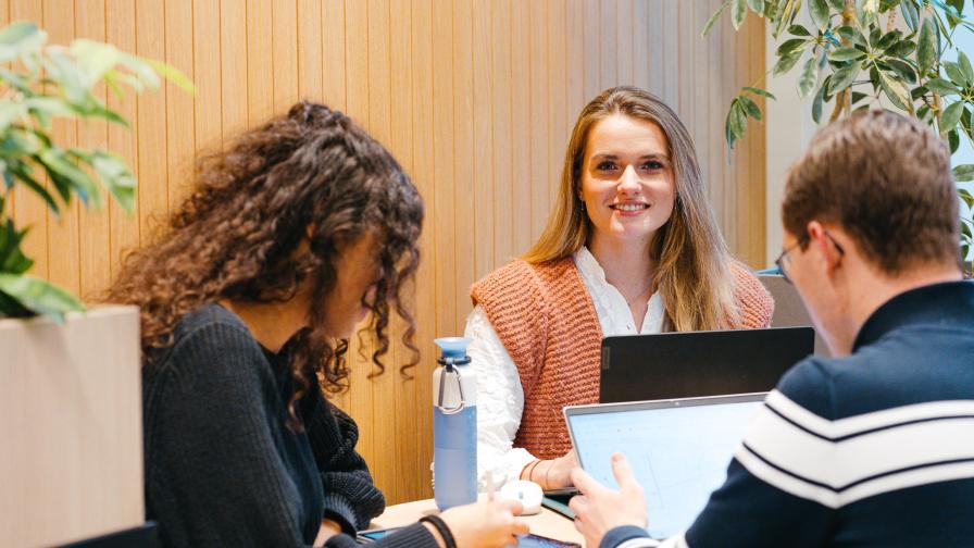 lrwk-studenten-aan-het-werk-in-kohnstammhuis.jpg