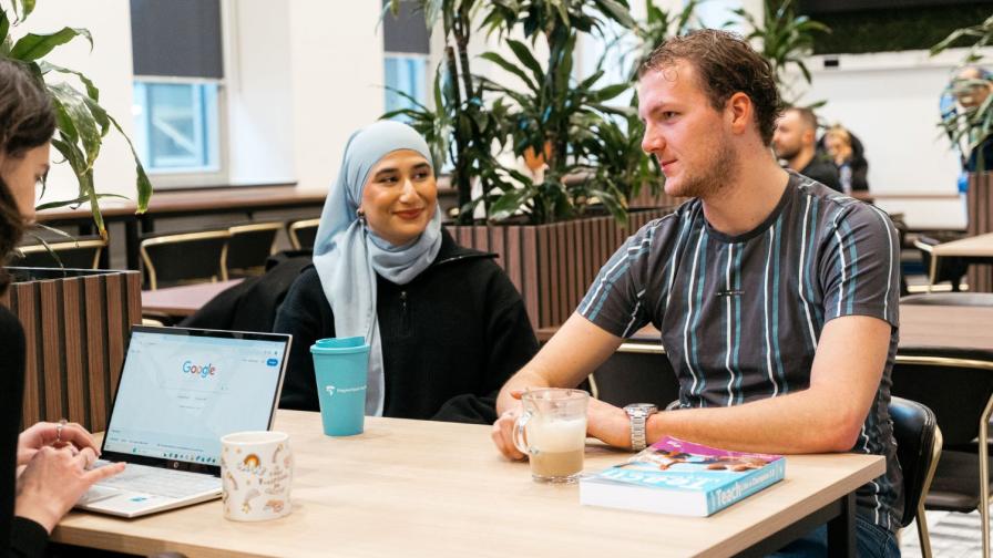 pabo-hva-2025---studenten-leren-in-ksh.jpg