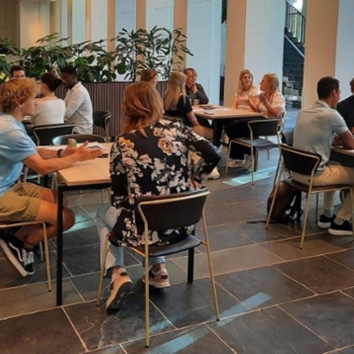 gesprekstafels.jpg