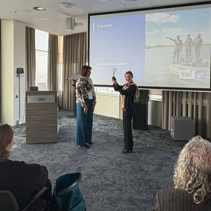 overhandiging-kwi-award-anna-custers.jpg