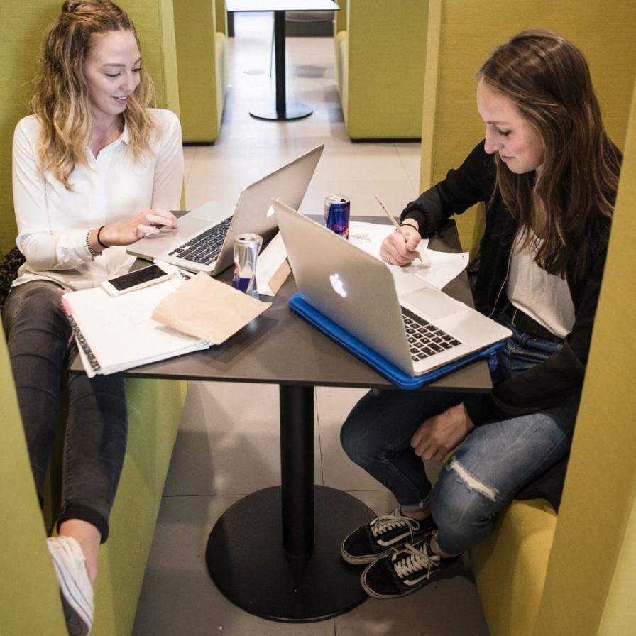 ac-doorstuderen-1286x1715.jpg