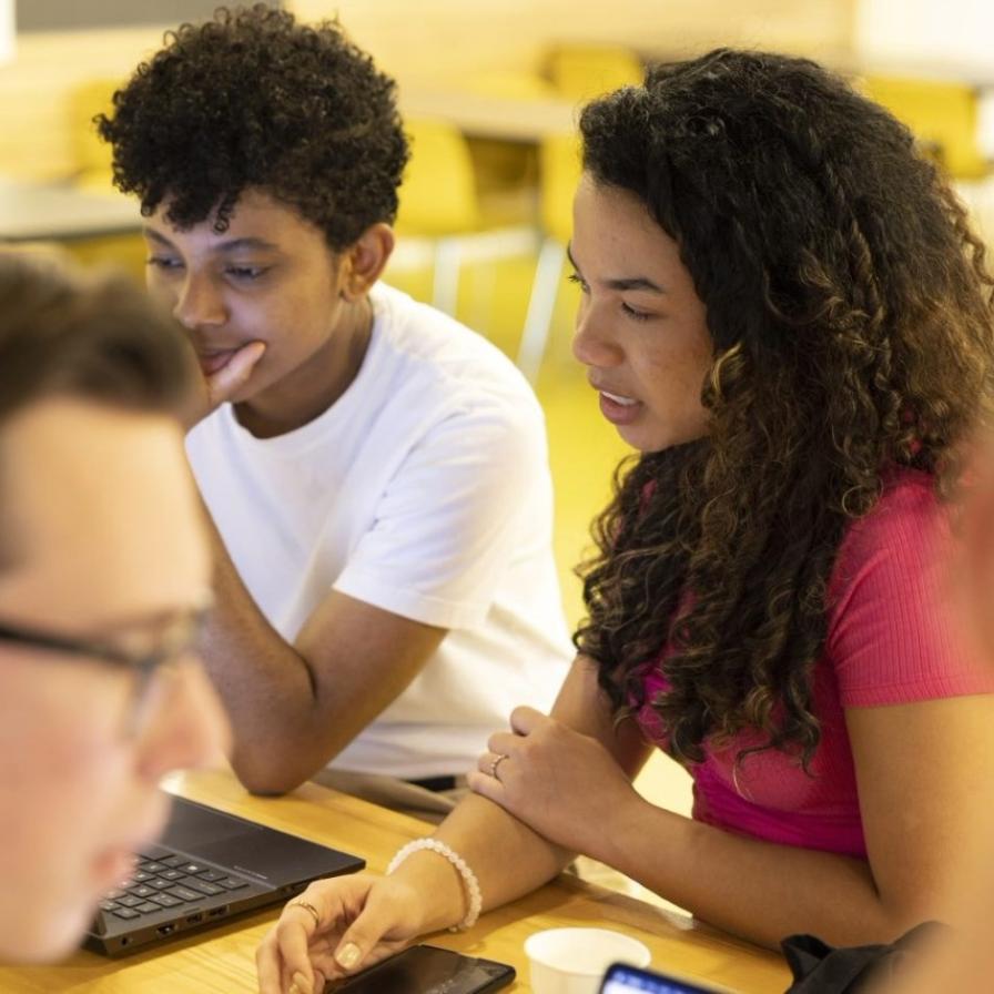 thumbnail_students-and-laptops.jpg