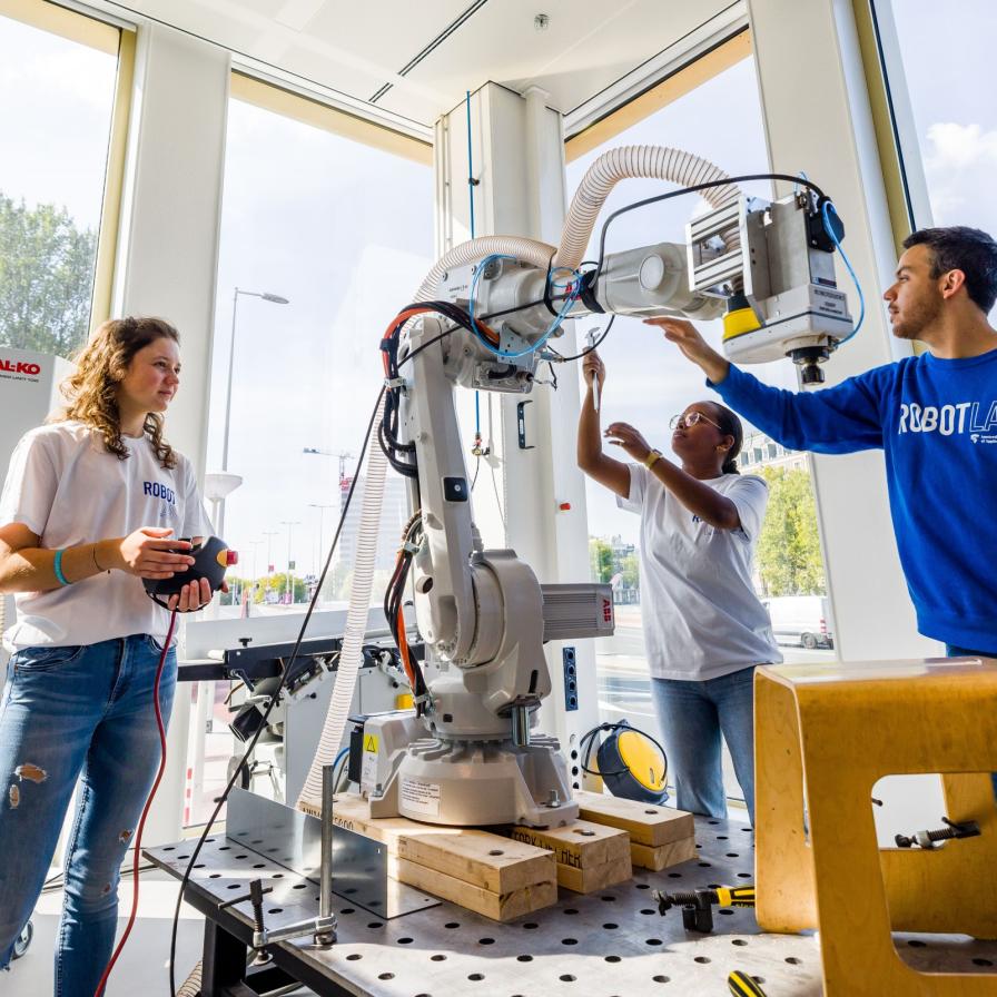 robotlab-2.jpg
