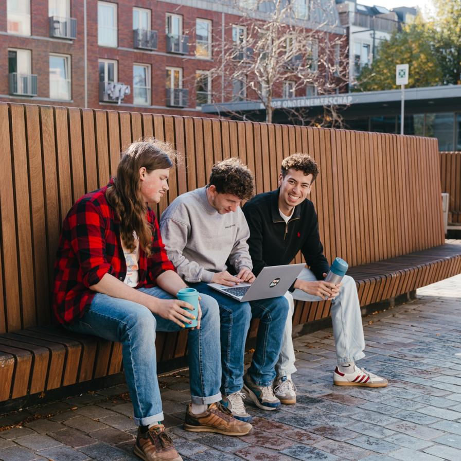 2024-lrml-studenten-op-kohnstammhof.jpg