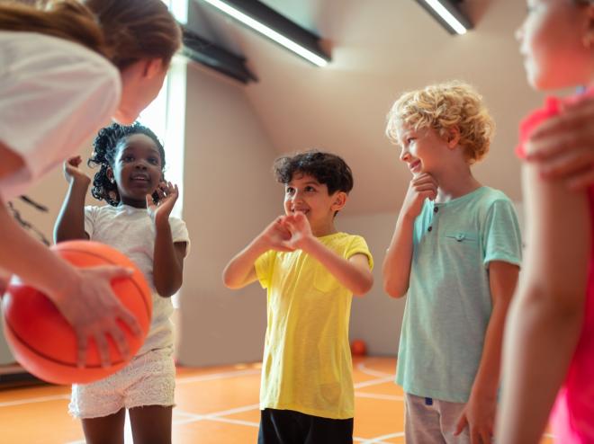 kinderen-en-gymjuf-balspel.jpg